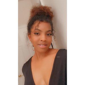 Meet your Posher, Adrienne